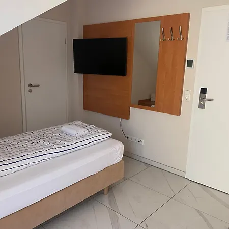Szálloda Emiliana Am Bahnhof 3*