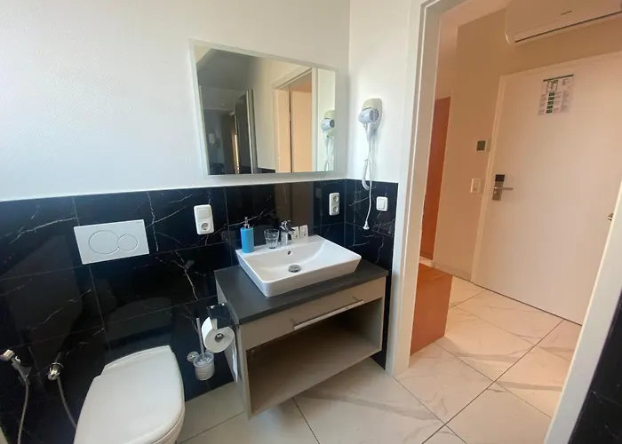 Szálloda Emiliana Am Bahnhof 3*