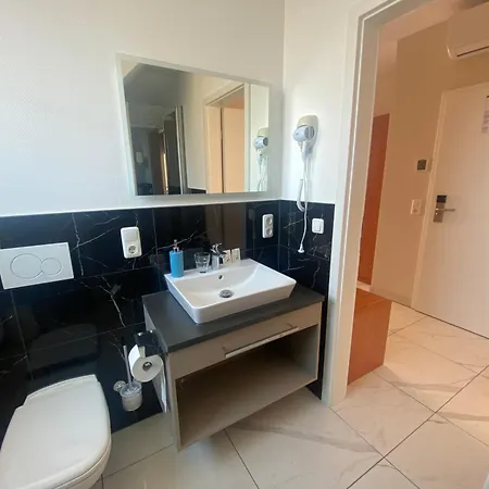 Hotel Emiliana Am Bahnhof 3*