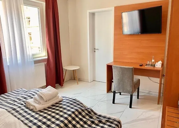 Emiliana Am Bahnhof 3*